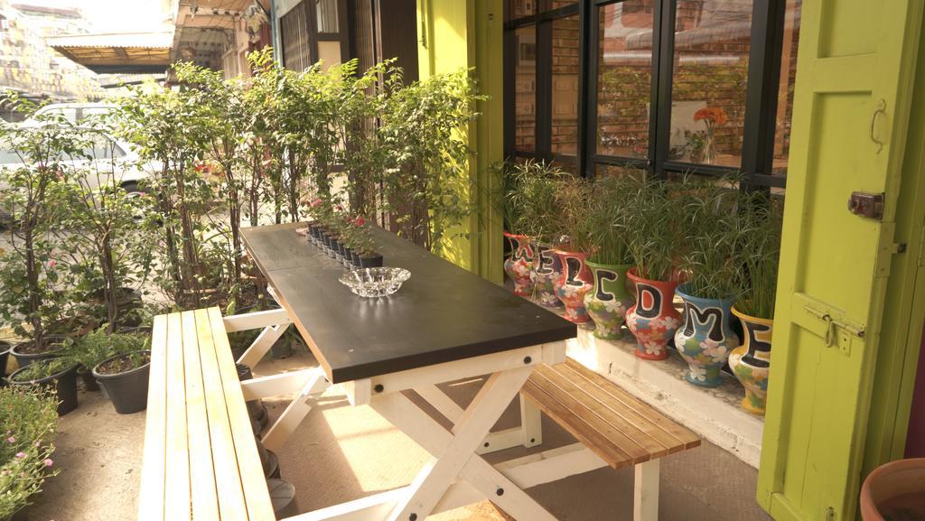 Tiger Lily Hostel Бангкок Екстер'єр фото
