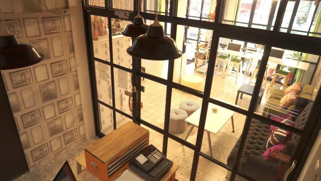 Tiger Lily Hostel Бангкок Екстер'єр фото