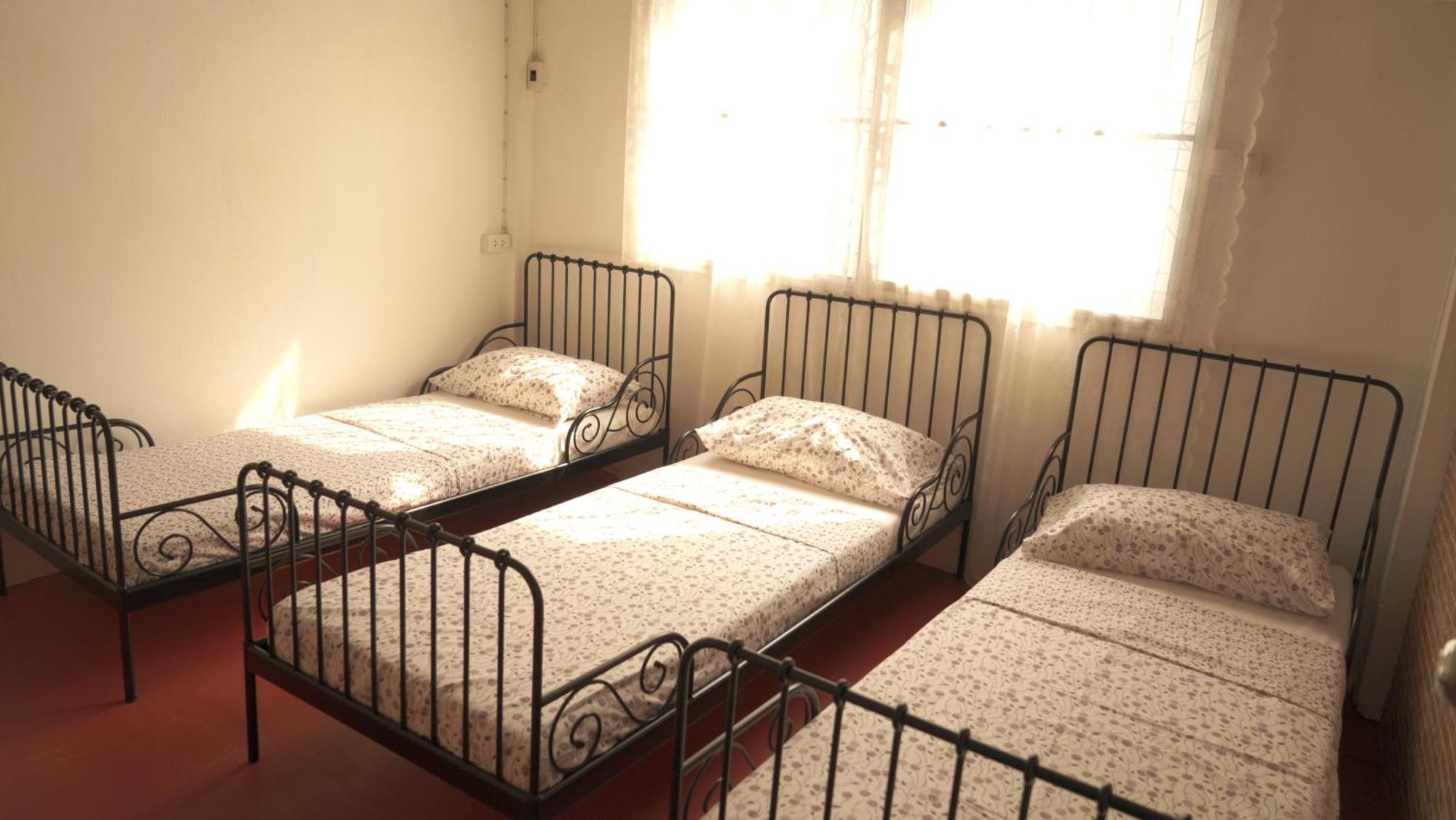 Tiger Lily Hostel Бангкок Екстер'єр фото