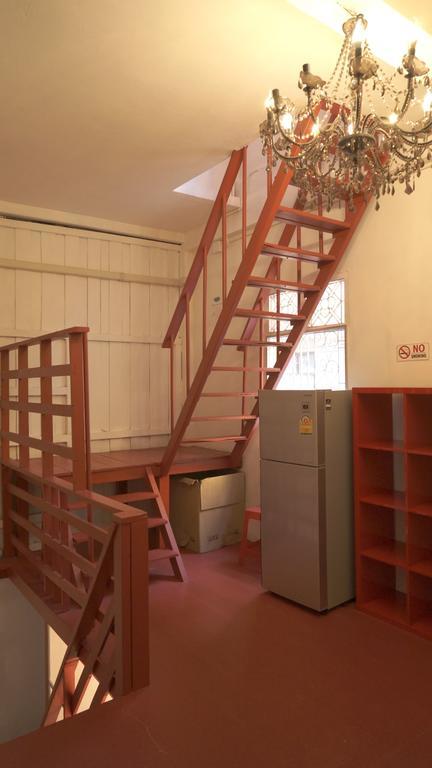 Tiger Lily Hostel Бангкок Номер фото