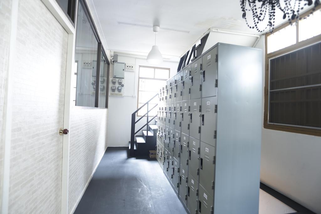 Tiger Lily Hostel Бангкок Номер фото