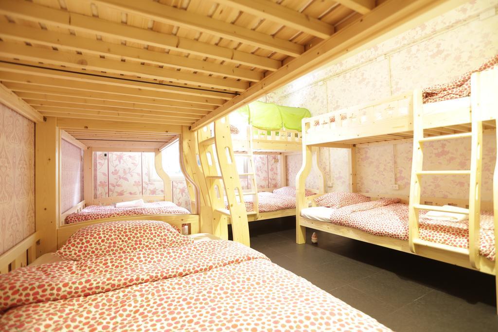 Tiger Lily Hostel Бангкок Екстер'єр фото