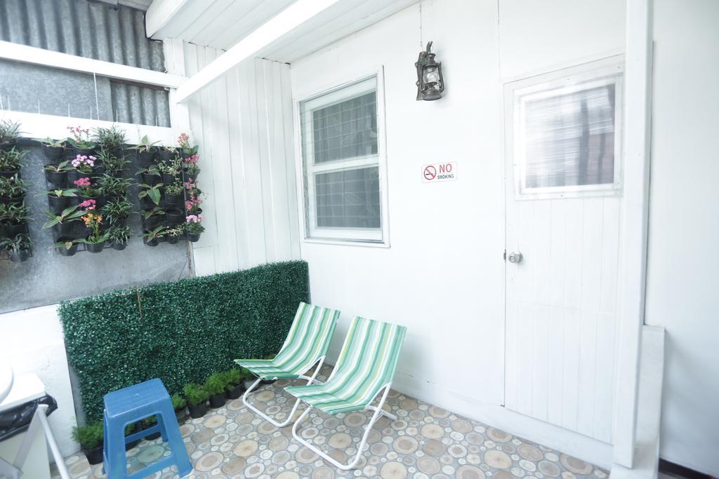 Tiger Lily Hostel Бангкок Номер фото