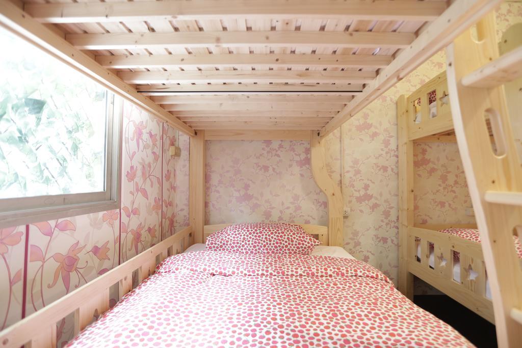 Tiger Lily Hostel Бангкок Екстер'єр фото
